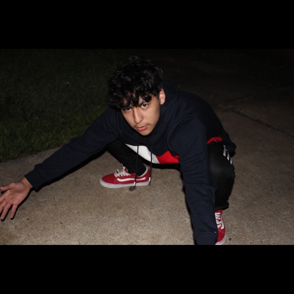 Meet your Posher, Adrian - Picture 1 of 2